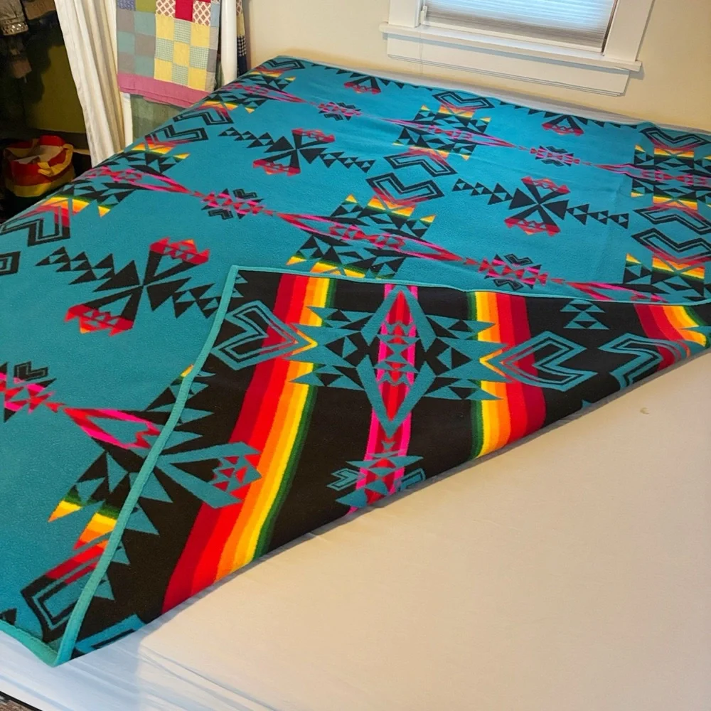 Pendleton Wool Blanket - Picture 8 of 8